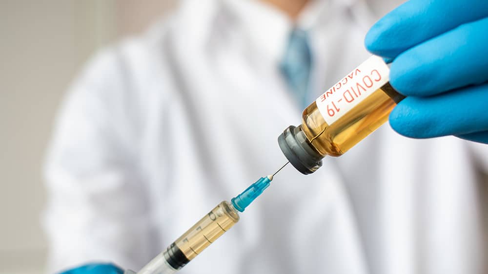 Coronavirus-Syringe-Vial-Covid-19-Doctor