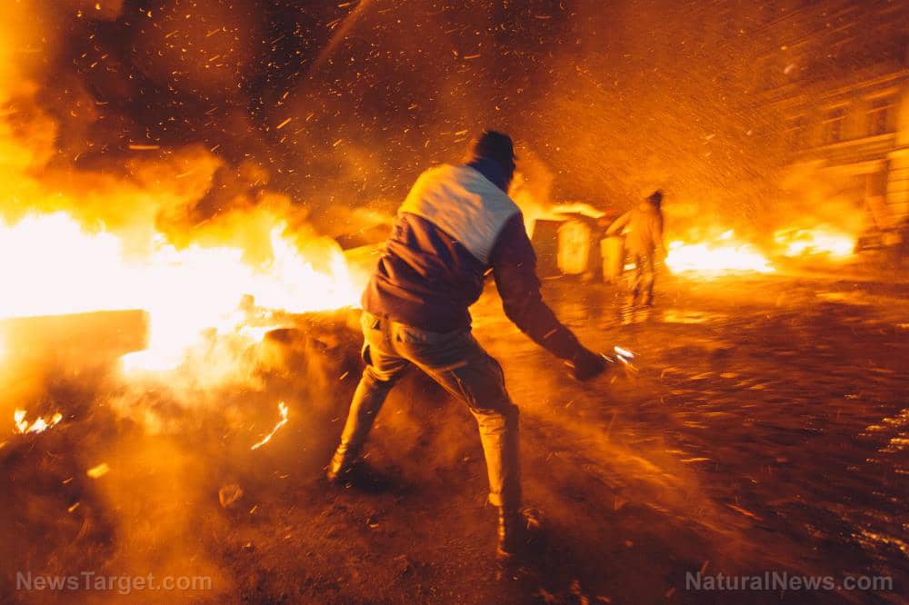 Riot-People-Street-Police-Throw-Maidan-Molotov